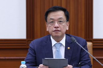 최 대행 "고금리·내수회복 지연에 소상공인 어려움 커…추가방안 검토"