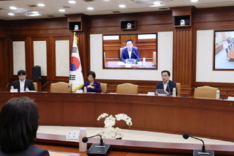 최 부총리 "수출 위기 대응 위해 9조원 정책자금 추가 공급"