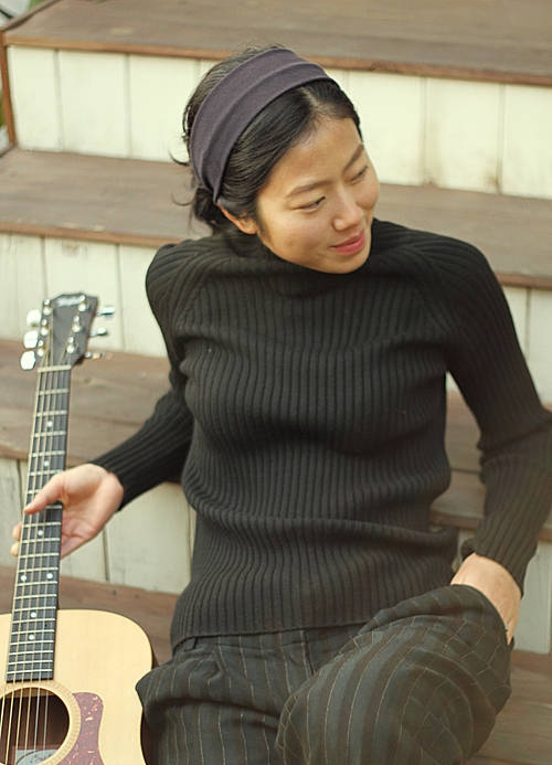 최고은, 싱어송라이터