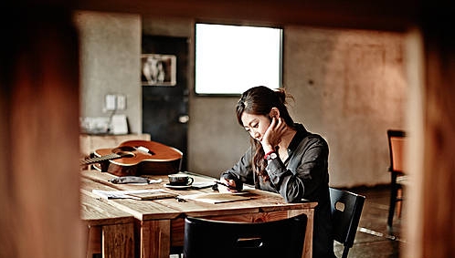 최고은, 싱어송라이터