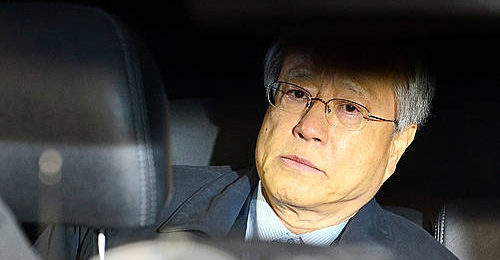 이석채 전 KT 회장, 장시간 검찰 조사 마친 뒤 귀가