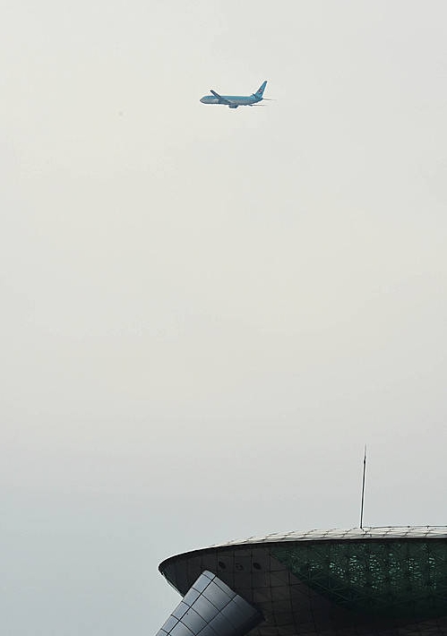 인천공항 이륙하는 대한한공 여객기