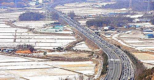 정체되는 서해안 고속도로
