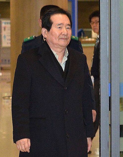 해외시찰 마치고 입국하는 정세균 위원장