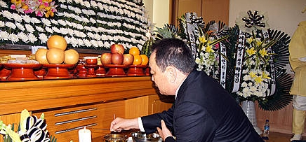 박연차 회장 김해 지인 빈소 찾아 조문