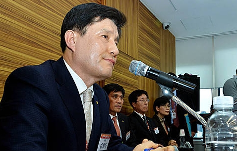 질의 듣는 김상득 KCB 사장