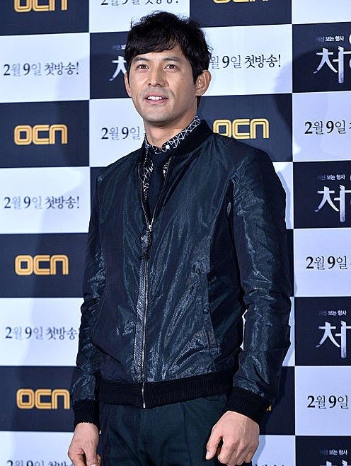 오지호, '블랙 드레스 코드로 깔끔하게'