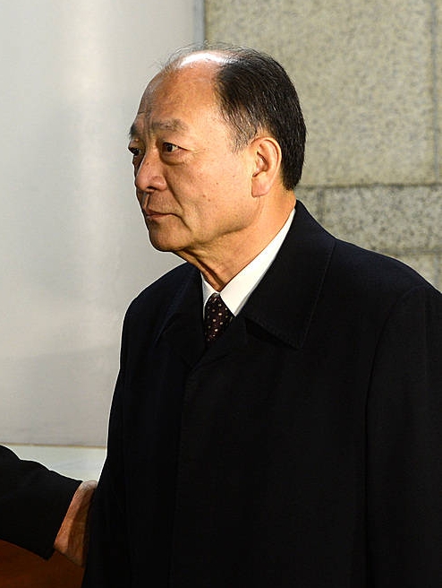법원 들어서는 권혁 회장