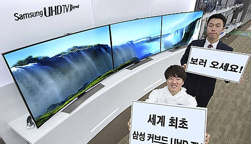 삼성 "커브드 TV 앞세워 매장도 곡선으로"/뉴시스