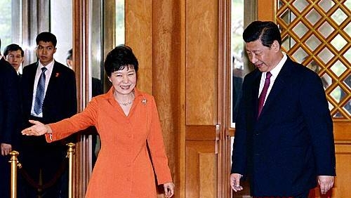 시진핑 주석 안내하는 박 대통령/뉴시스