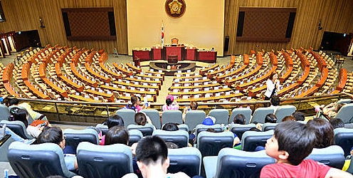 국회 견학 온 어린이들/뉴시스