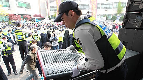 '집회시위 현장엔 소음 관리팀이!'/뉴시스