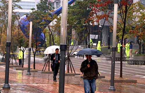 쓸쓸한 출근길/뉴시스