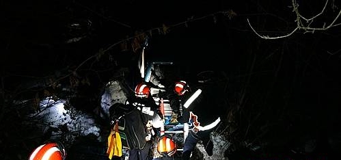 춘천서 1t트럭 계곡으로 추락/뉴시스