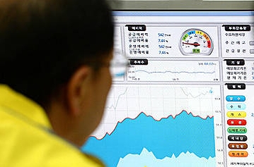 업무보는 전력거래소 직원들/뉴시스