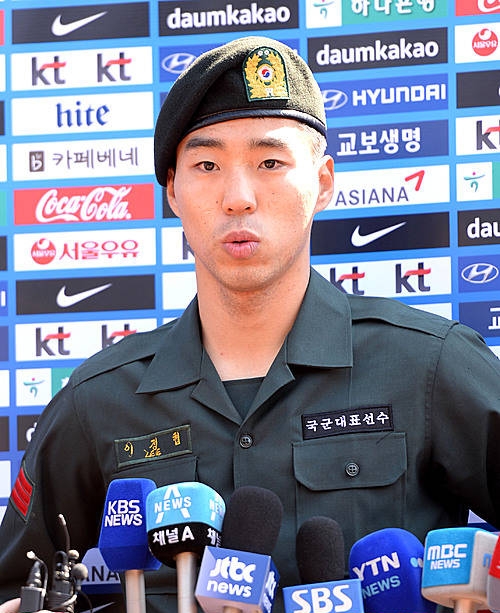 인터뷰 갖는 이정협/뉴시스