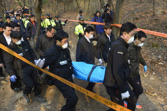북한산 형제봉 인근에서 발견된 성완종 전 회장 시신/뉴시스