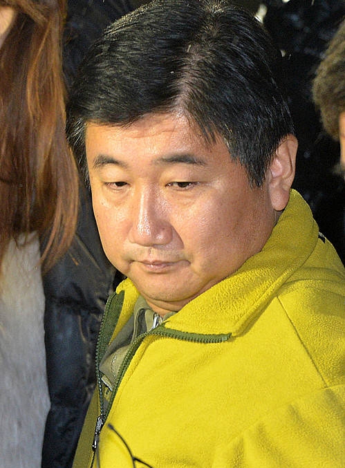 교도소 이송되는 박관천 경정의 굳게 닫힌 입/뉴시스