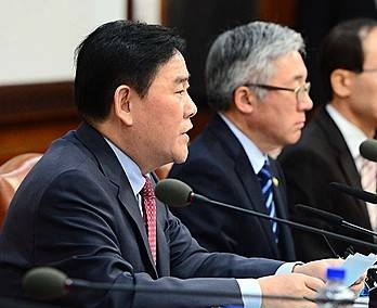 국무회의 주재하는 최경환 국무총리 권한대행/뉴시스