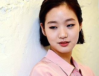 신비로운 표정의 배우 김고은/뉴시스