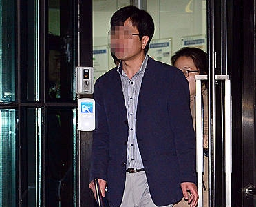 조사 마친 홍준표 경남지사의 전 보좌관 강 모씨/뉴시스
