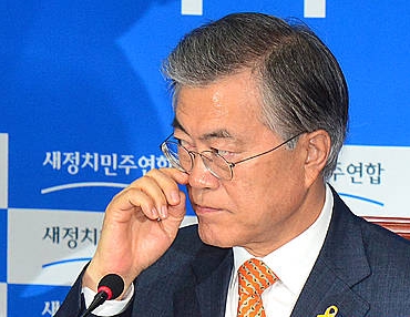 생각에 잠긴 문재인 대표/뉴시스