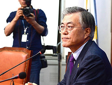 입장 밝히는 문재인 대표/뉴시스