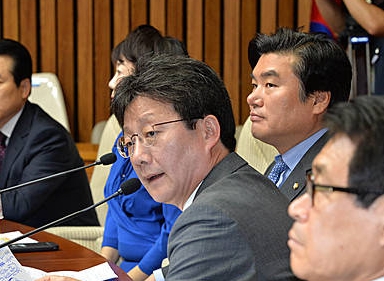 발언 이야기하는 유승민/뉴시스