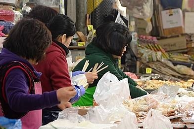 1분기 가계소비성향 사상 최저치/뉴시스