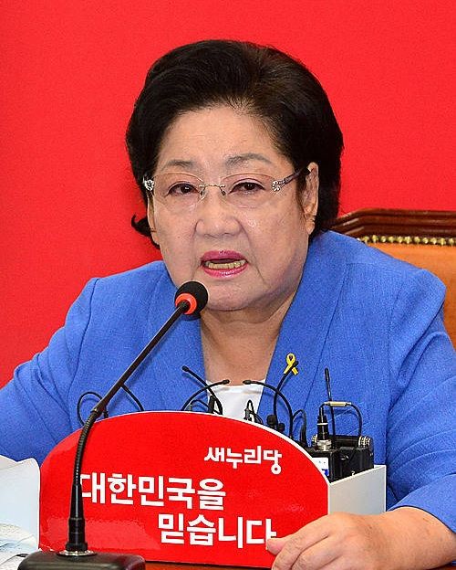 발언하는 김을동/뉴시스