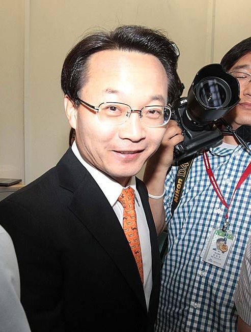 국회 새누리당 원내수석부대표실 나서는 조해진/뉴시스