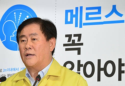 담화문 발표하는 최경환 국무총리 직무대행/뉴시스