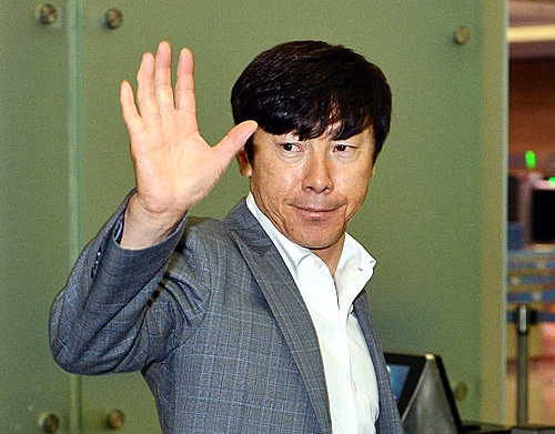 인사하는 신태용 감독/뉴시스