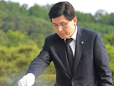 참배하는 황교안 총리/뉴시스