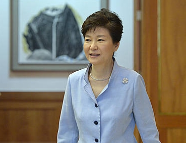 회의 참석하는 박근혜 대통령/뉴시스