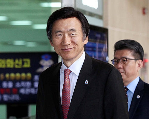 미소짓는 윤병세 장관/뉴시스