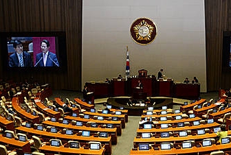 황교안 총리에게 대정부질문하는 류성걸 의원/뉴시스