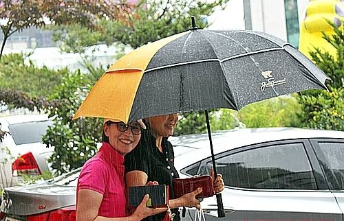 전국 무더위 속 곳곳 소나기/뉴시스