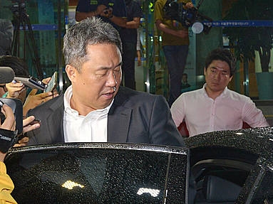 조사받고 귀가하는 전창진 감독/뉴시스