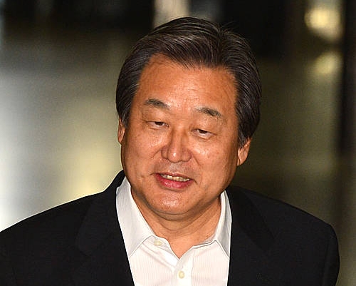 회의실 들어가는 김무성/뉴시스