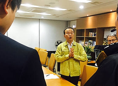 기자들의 질문에 답하는 최두영 행정연수원장/뉴시스