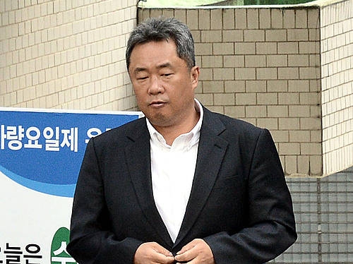 중부경찰서 들어서는 전창진 감독/뉴시스