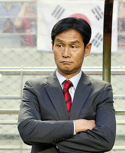 경기 시작 기다리는 최용수 감독/뉴시스
