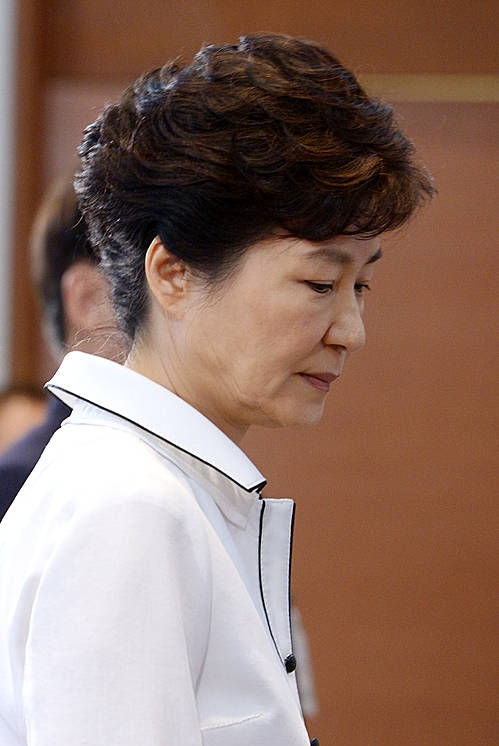 국무회의 참석한 박 대통령/뉴시스