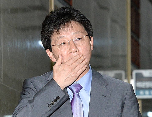 굳은 표정의 유승민 원내대표/뉴시스