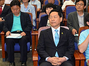 모두발언 듣는 김상곤 혁신위원장/뉴시스