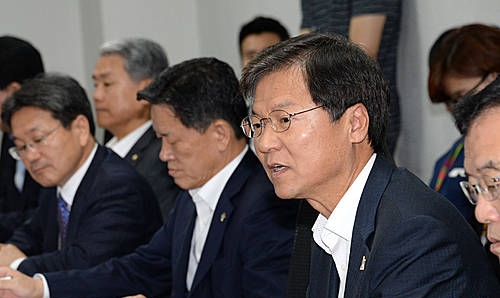 원탁회의 발언하는 천정배 의원/뉴시스