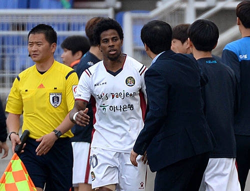 기뻐하는 아드리아노/뉴시스