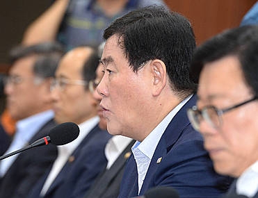 모두발언하는, 최경환 부총리/뉴시스