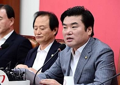 원내대책회의 주재하는 새누리당 원유철 원내대표/뉴시스